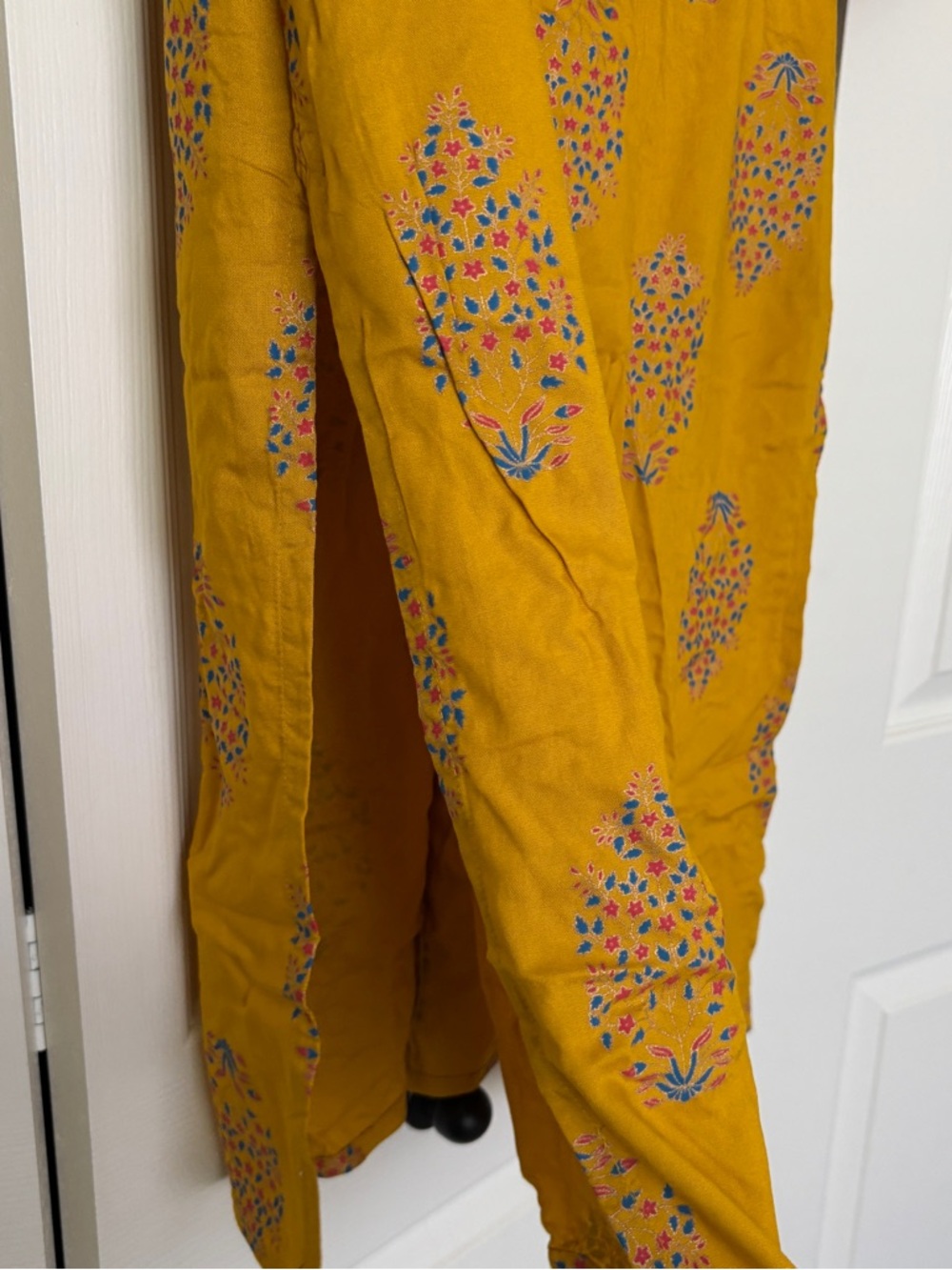 Kurti for Women - Picture 4 of 11